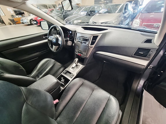 Subaru Legacy 18 of 23