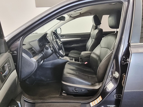 Subaru Legacy 5 of 5