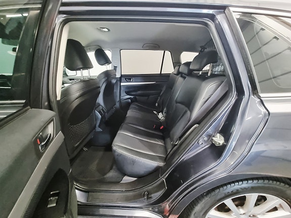 Subaru Legacy 10 of 23