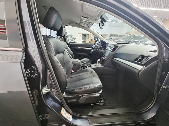 Subaru Legacy 17 of 23
