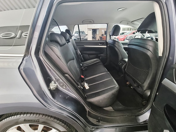 Subaru Legacy 20 of 23