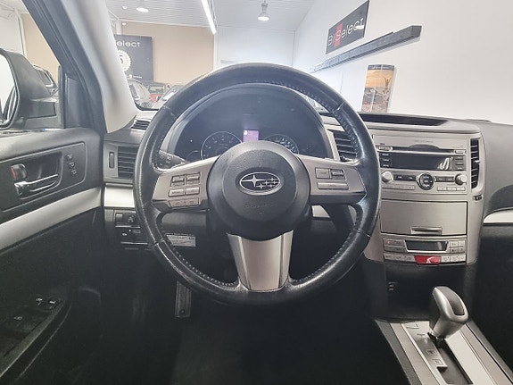 Subaru Legacy 12 of 23