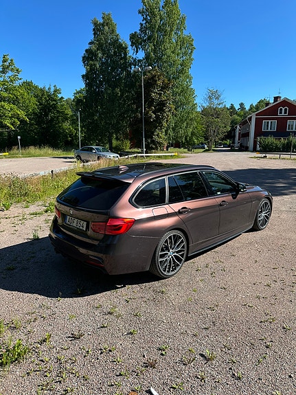 BMW 320d 2 of 6