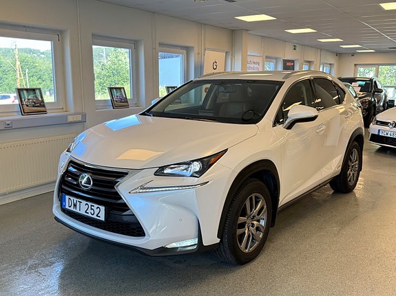 Lexus NX300h 5 of 5