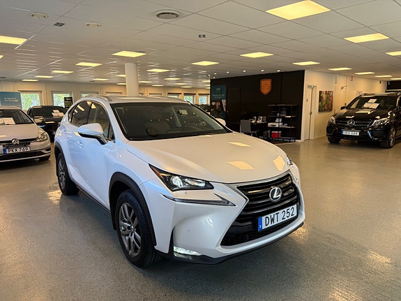 Lexus NX300h 3 of 5