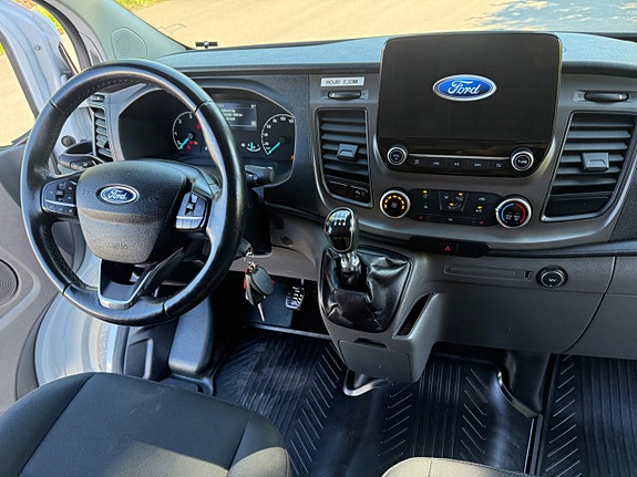 Ford Transit Custom 8 of 12