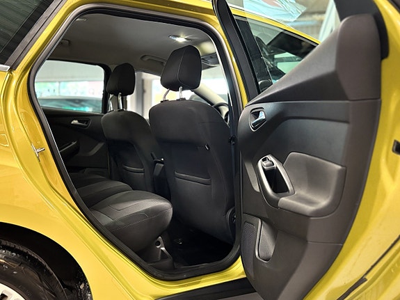 Ford Focus 10 of 16