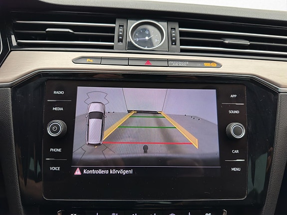 Volkswagen Passat Alltrack 25 of 30