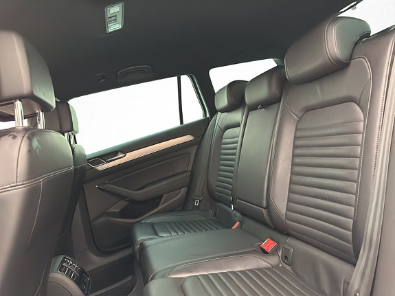 Volkswagen Passat Alltrack 18 of 30