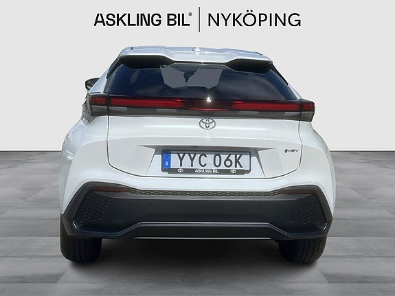 Toyota C-HR 4 of 5