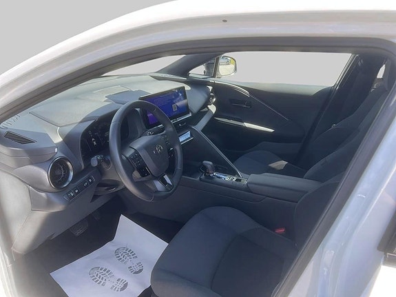 Toyota C-HR 6 of 11