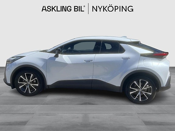 Toyota C-HR 3 of 5