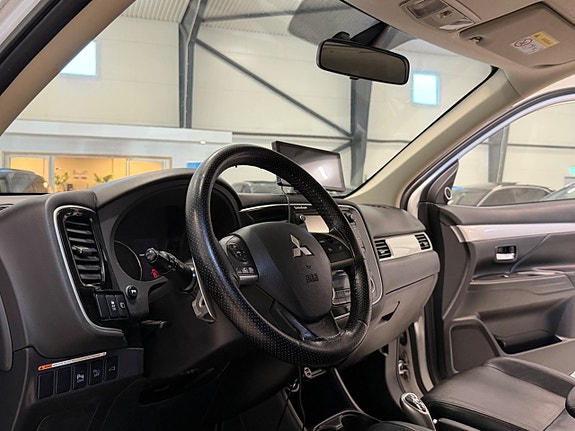 Mitsubishi Outlander 13 of 17