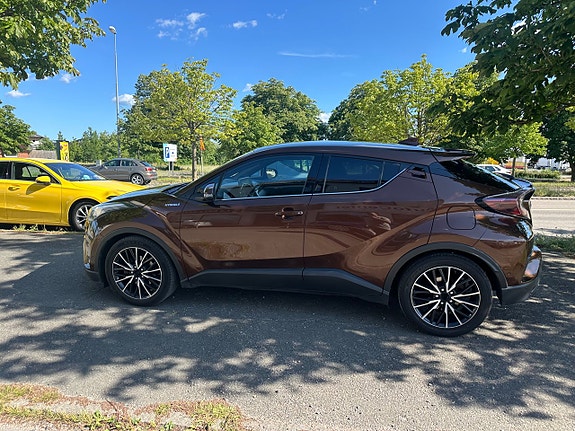 Toyota C-HR 5 of 8
