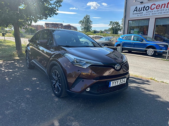 Toyota C-HR 2 of 8