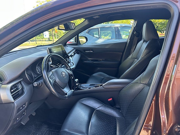 Toyota C-HR 7 of 8