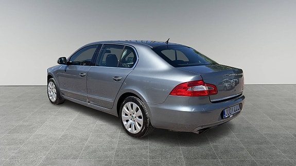 Skoda Superb 2 of 10