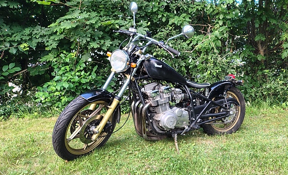 Suzuki GS750 2 of 4