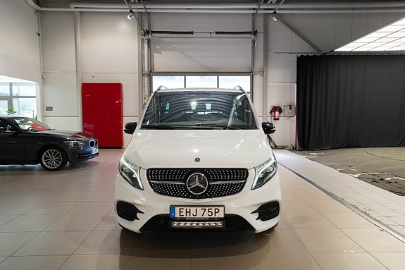 Mercedes-Benz V300 d 3 of 5