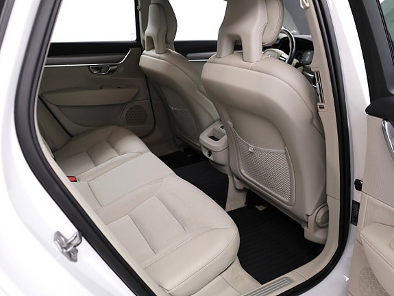Volvo V90 27 of 30