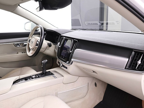 Volvo V90 26 of 30