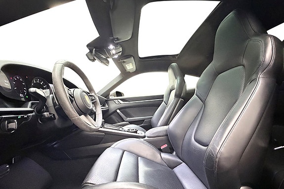 Porsche 911 Carrera 4S 13 of 30