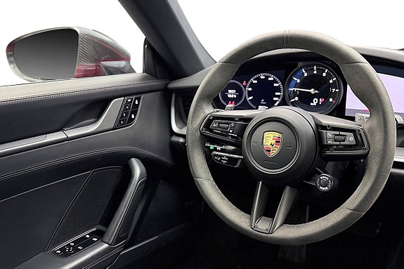 Porsche 911 Carrera 4S 16 of 30