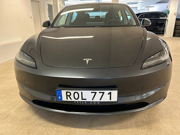 Tesla Model 3 4 of 26