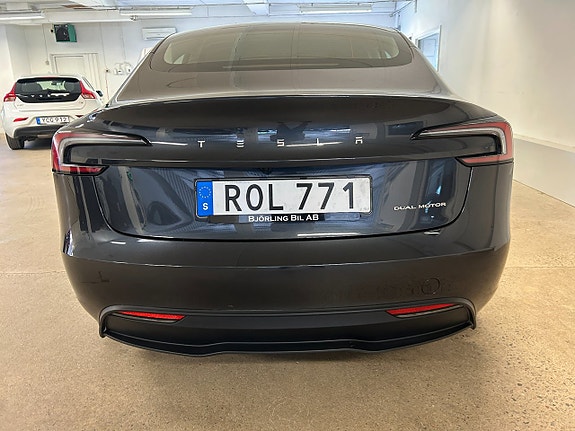 Tesla Model 3 7 of 26