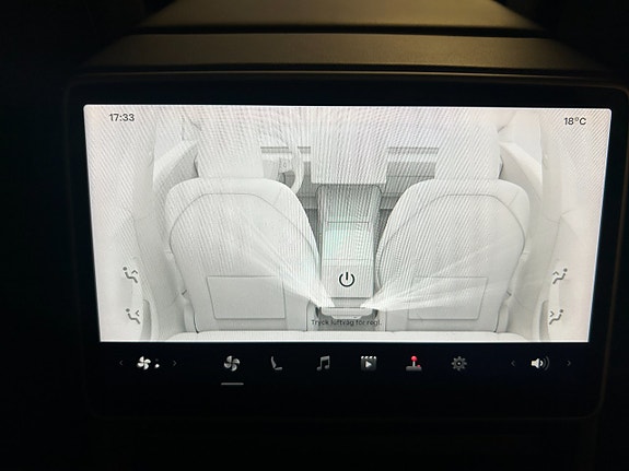 Tesla Model 3 16 of 26