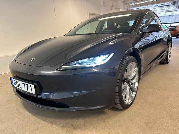 Tesla Model 3 3 of 26