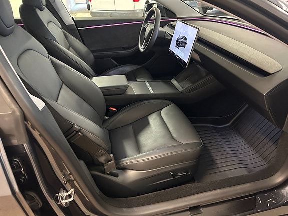 Tesla Model 3 12 of 26