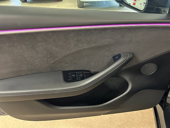 Tesla Model 3 11 of 26