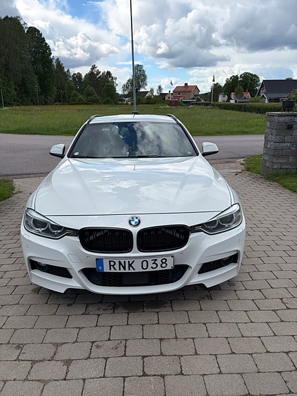 BMW 320d 2 of 5