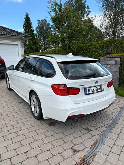 BMW 320d 4 of 5
