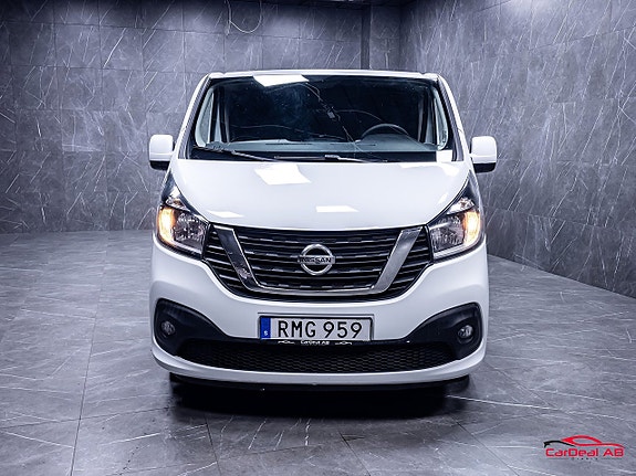 Nissan NV300 2 of 5