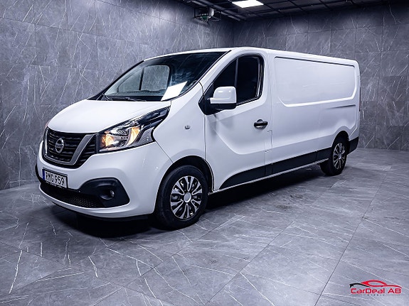 Nissan NV300 3 of 5