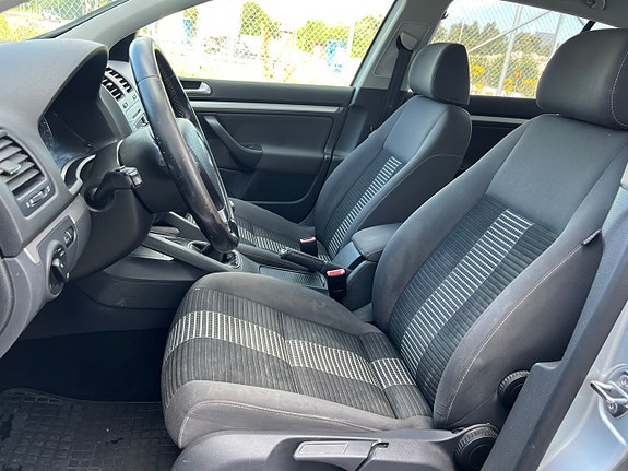 Volkswagen Golf V 8 of 19