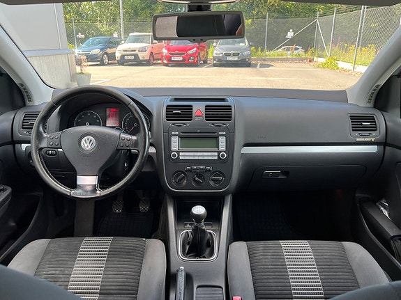 Volkswagen Golf V 9 of 19