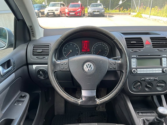 Volkswagen Golf V 10 of 19