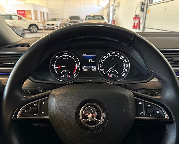 Skoda Superb 14 of 27