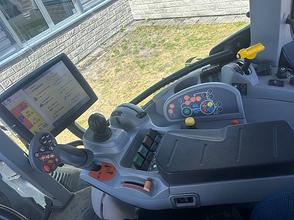 New Holland T 6.145 AC 7 of 9