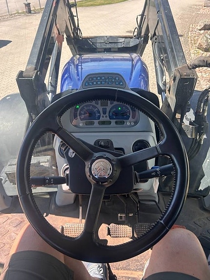 New Holland T 6.145 AC 8 of 9