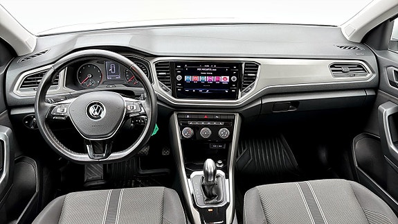 Volkswagen T-Roc 10 of 12