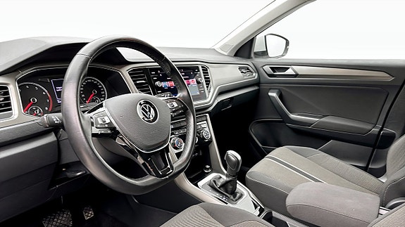 Volkswagen T-Roc 7 of 12