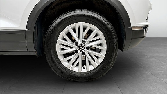 Volkswagen T-Roc 6 of 12