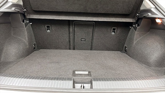 Volkswagen T-Roc 12 of 12