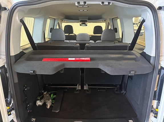 Volkswagen Caddy Maxi 18 of 18