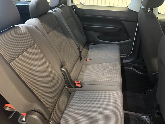 Volkswagen Caddy Maxi 11 of 18