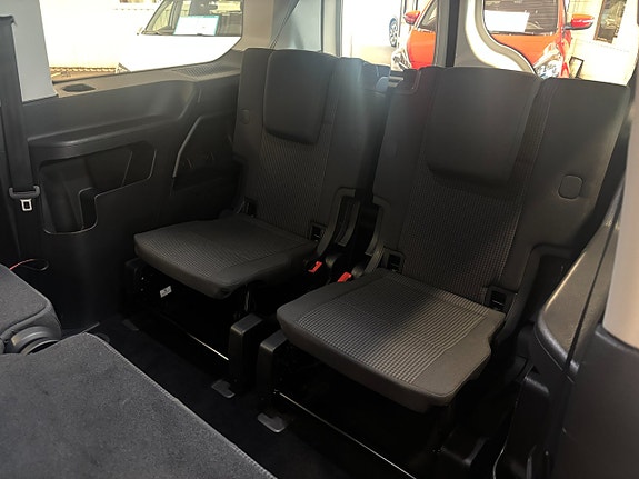 Volkswagen Caddy Maxi 12 of 18